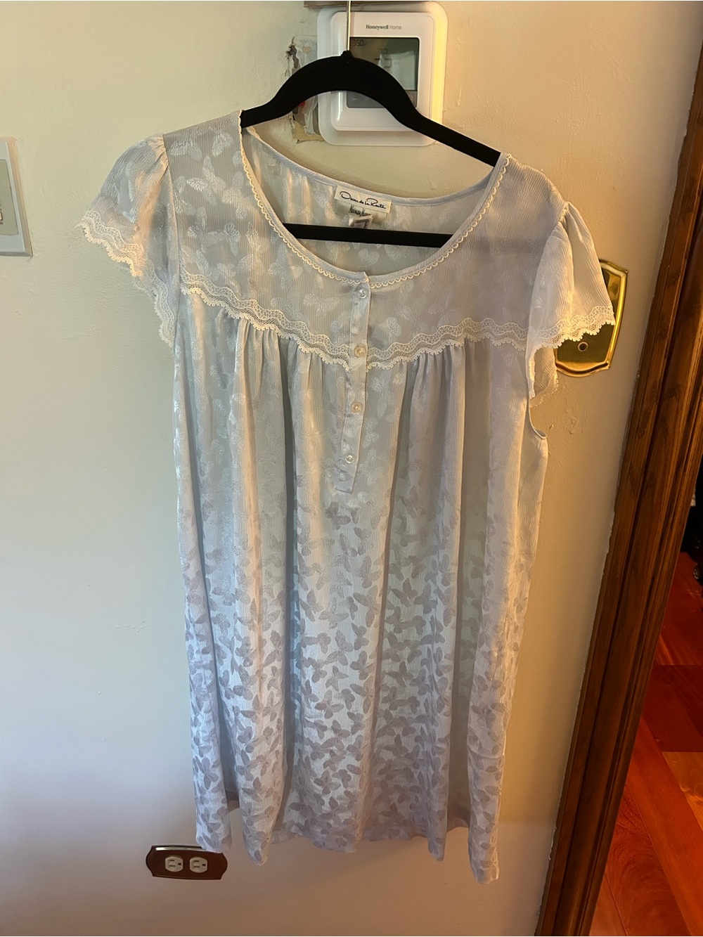 Oscar de la Renta Sleepwear White Floral Lace Nightdress